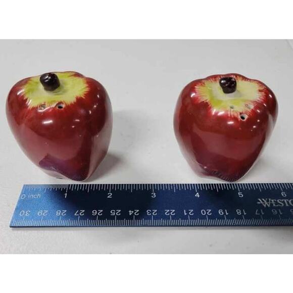 Vintage Apple Salt & Pepper Spice Shakers glass Red- Country Cottage Core - Picture 5 of 5